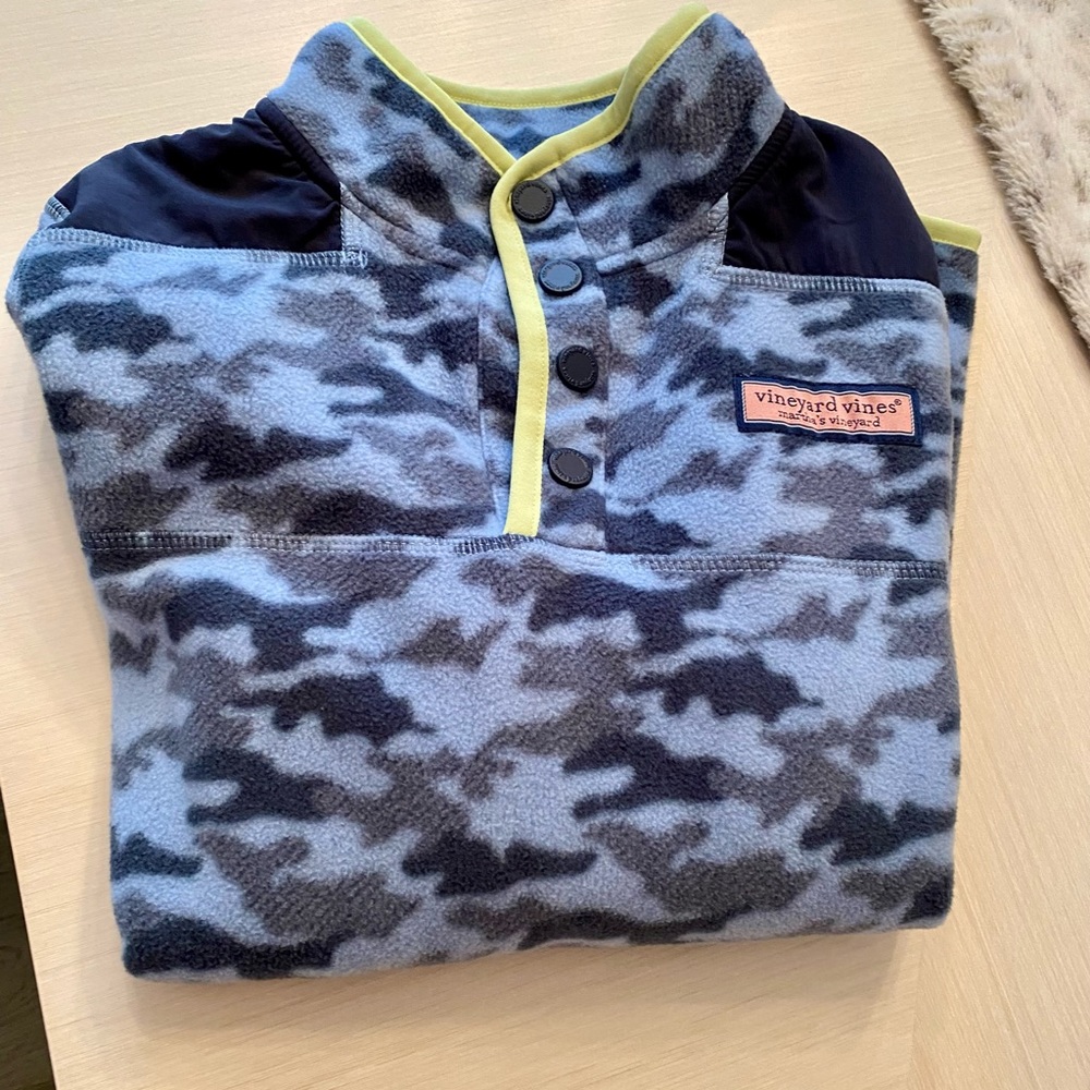 Vineyard vines boys pullover M